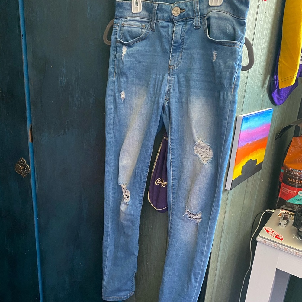 Ripped high waisted jeans